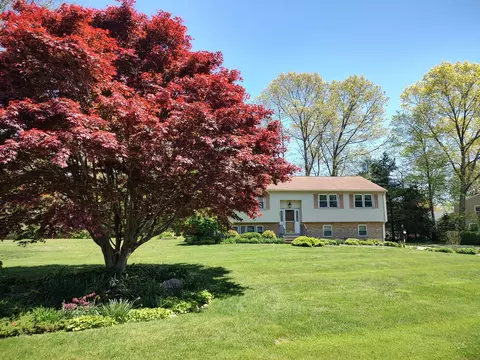 224 Lenore Dr, Shelton, CT 06484