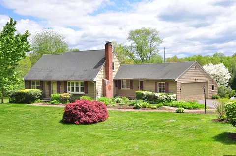30 Hoskins Rd, Bloomfield, CT 06002