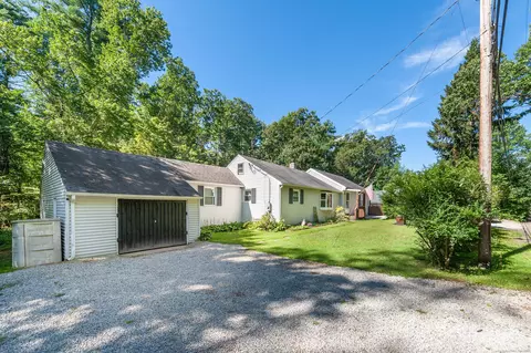 4 Breaults Landing Rd, Thompson, CT 06277