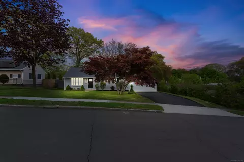 11 Goodchild St, Milford, CT 06461