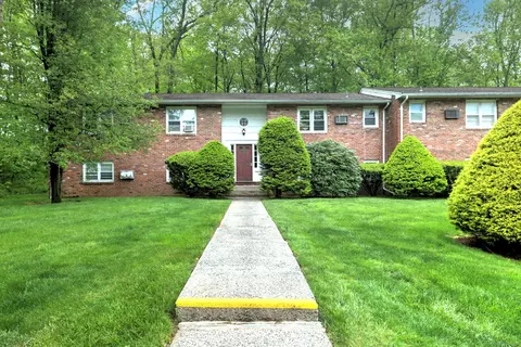 1123 Waterbury Rd #2B, Cheshire, CT 06410