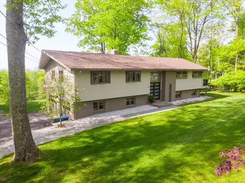 67 Natchaug Dr, Glastonbury, CT 06033