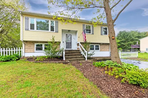 37 Vermont Dr, Oakdale, CT 06370