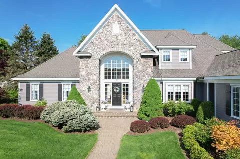 25 Avalon Dr, Middlebury, CT 06762
