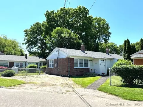 19 Fisher Ct, Stratford, CT 06614