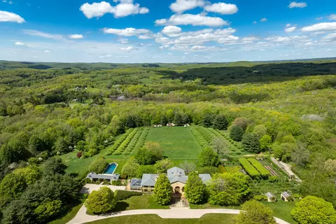 158 Wykeham Rd, Washington, CT 06793