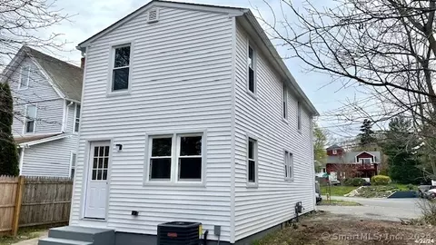 8 Alfred Ct, Stratford, CT 06615