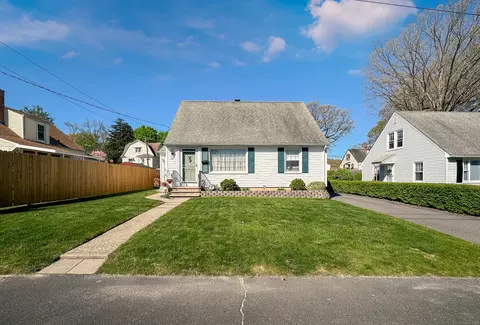 39 Rockwell Ave, Waterbury, CT 06708