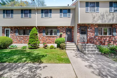 37 Brookside Vlg #37, Enfield, CT 06082