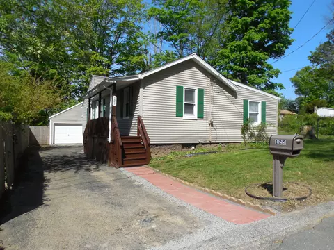 125 Mill Plain Ave, Waterbury, CT 06705