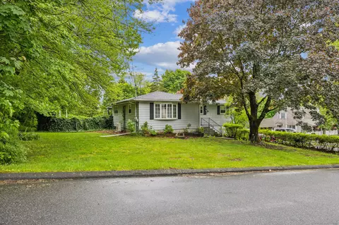 7 Sullivan Dr, Plainfield, CT 06332