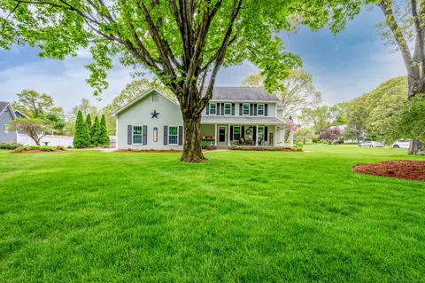 1 Lang Rd, Windsor, CT 06095