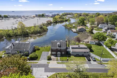 4 Peninsular Ave, Waterford, CT 06385