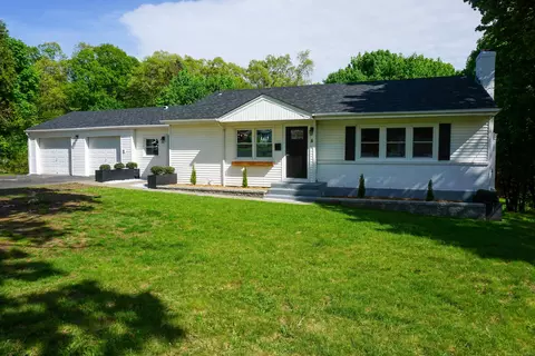 8 Wayne Rd, Wallingford, CT 06492