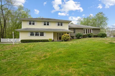 24 Oak Hill Dr, East Lyme, CT 06357