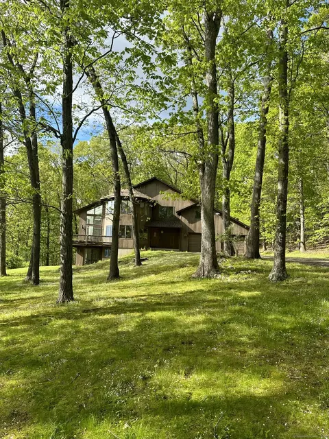 872 Bow Ln, Middletown, CT 06457