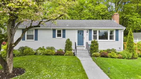 28 Cobblers Ln, Norwalk, CT 06851