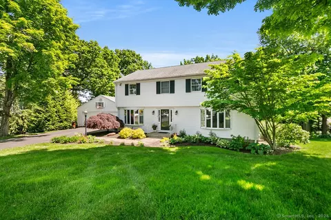 12 Northcliff Dr, West Hartford, CT 06117