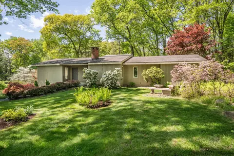 6 Cricket Ln, Simsbury, CT 06070