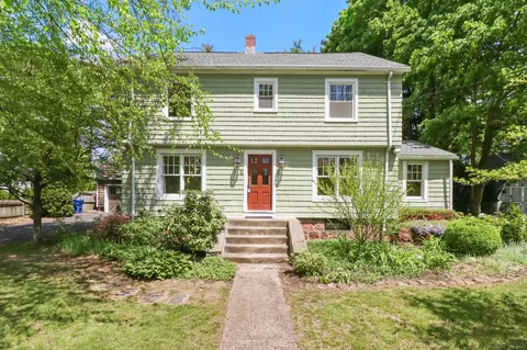 6 Tunxis St, Farmington, CT 06032