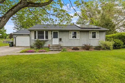 93 Sun Valley Dr, Southington, CT 06489