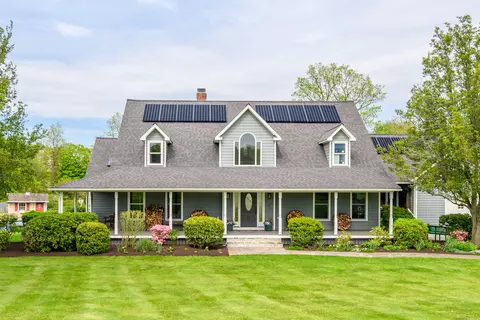 5 Harvest Common Rd, Newtown, CT 06482