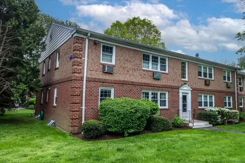 121 Katona Dr #33, Fairfield, CT 06824