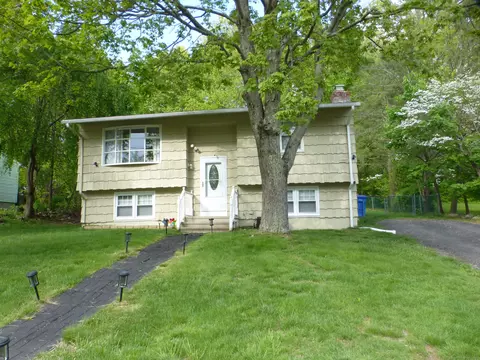 50 Fieldwood Rd, Waterbury, CT 06704