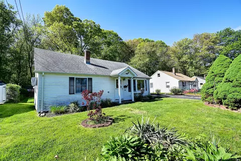 250 Woodycrest Dr, East Hartford, CT 06118