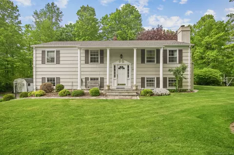 135 Haviland Rd, Ridgefield, CT 06877