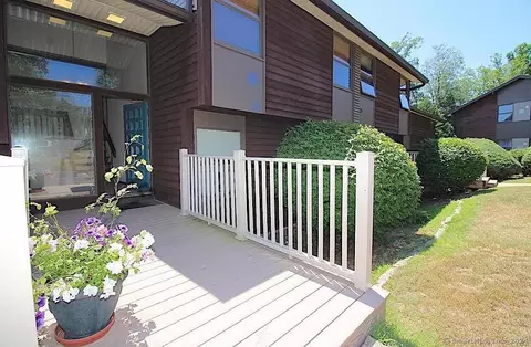 111 Country Squire Dr #G, Cromwell, CT 06416