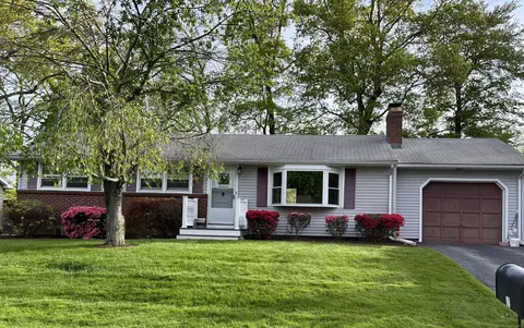 14 Cherrywood Dr, Milford, CT 06461