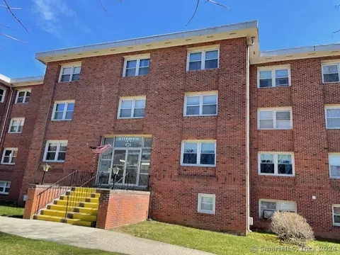 41 Jones Hill Rd #104, West Haven, CT 06516