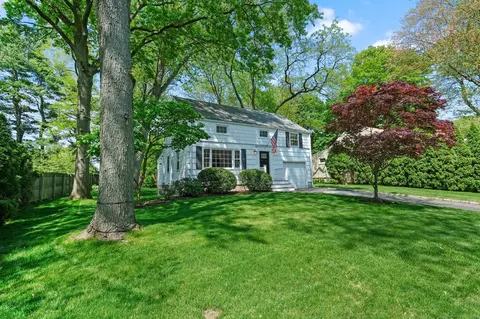 27 Lynn Ct, Darien, CT 06820