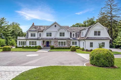 527 Middlesex Rd, Darien, CT 06820