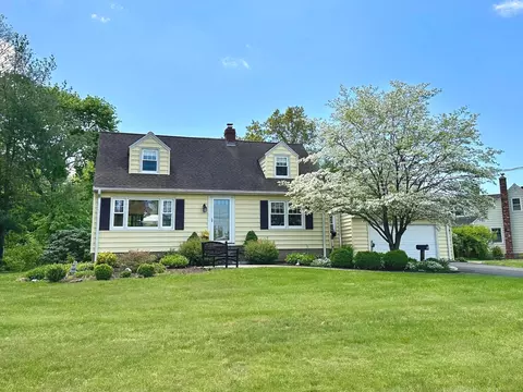 5 Frost Dr, North Haven, CT 06473