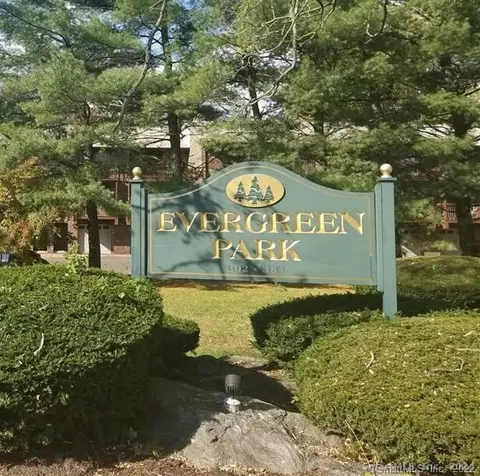 318 Knapps Hwy #318, Fairfield, CT 06825
