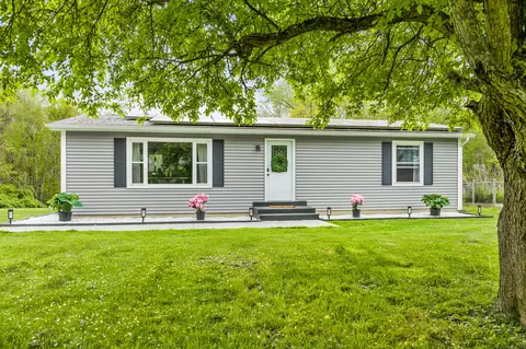 13 Rudden Ln, Colchester, CT 06415