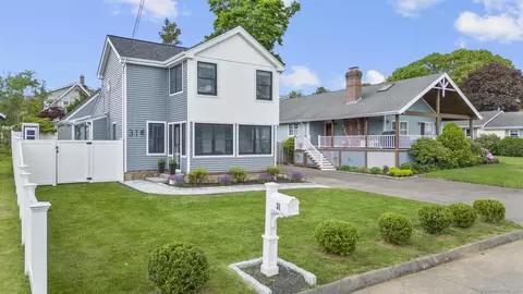 31 Waverly Rd, Branford, CT 06405