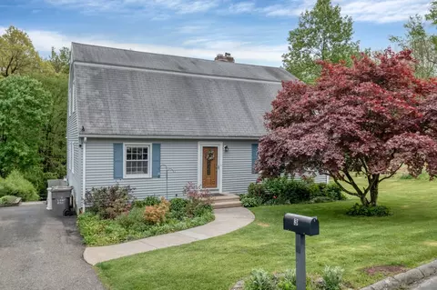 3 Longwood Dr, Naugatuck, CT 06770