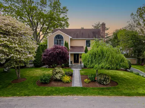 23 Rosedale St, Fairfield, CT 06824