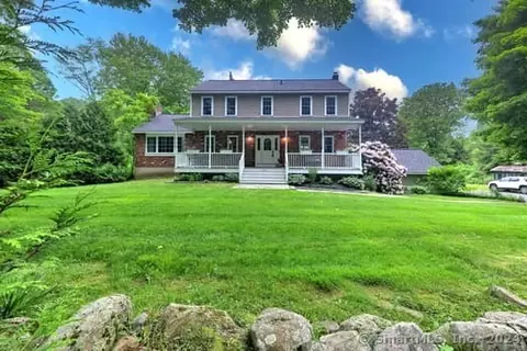 111 Flat Meadow Rd, Guilford, CT 06437