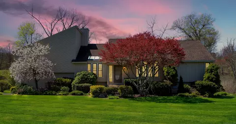61 Woodruff Rd, Farmington, CT 06032