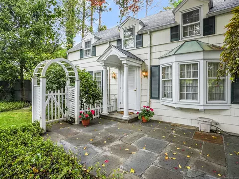 561 High Ridge Rd, Stamford, CT 06905