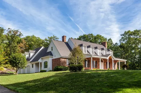 60 Stone Pit Rd, Woodbury, CT 06798