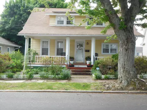 38 Higgins Ave, Bridgeport, CT 06606