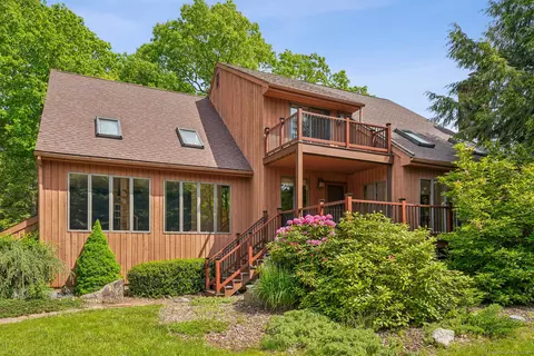 7 Sharon Dr, Manchester, CT 06040