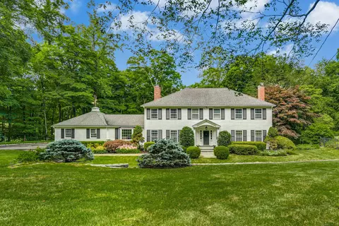 54 Alan Ln, New Canaan, CT 06840
