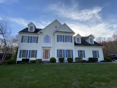 20 Birchwood Ln, Woodbury, CT 06798