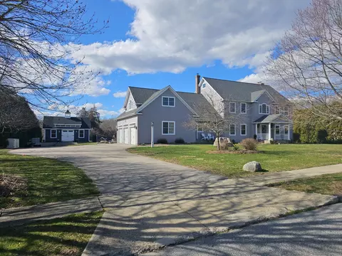 13 Pequot Ct, Stonington, CT 06379